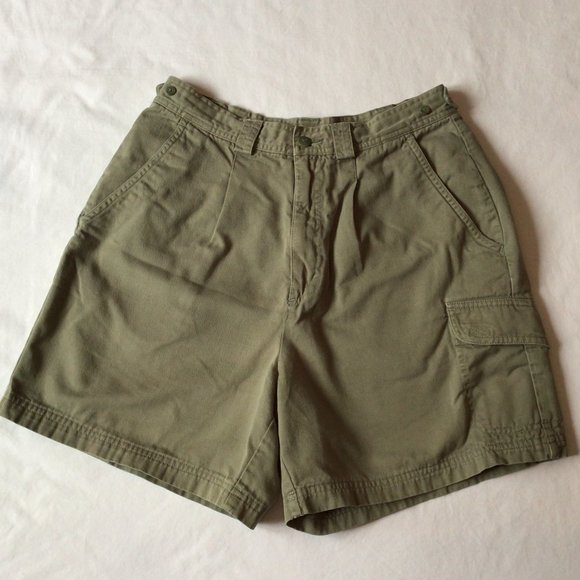 Cherokee Pants - Cherokee - Light green pleated shorts
